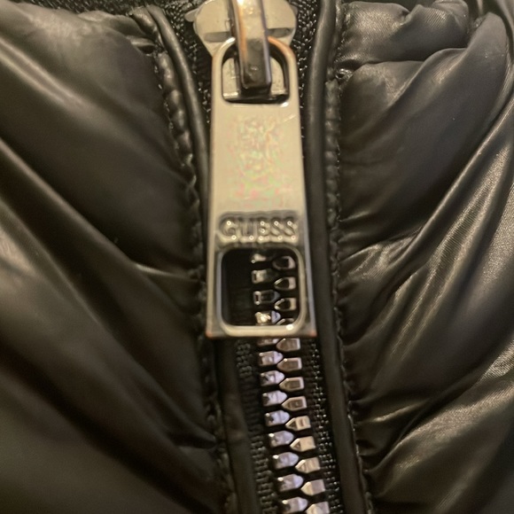 Guess hooded black puffer jacket size - L - Picture 6 of 9